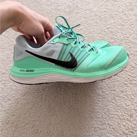 Nike used women sneakers - Picture 3 of 4